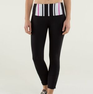 GUC Lululemon Runday CropBlack / Traverse Stripe Paris Perfection Size 6 23"